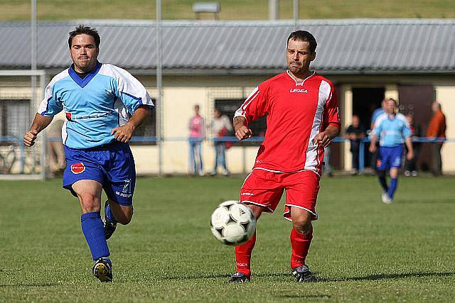 FRANTIŠKOV NAD PLOUČNICÍ (v červeném) porazil Jiřetín pod Jedlovou 5:2.