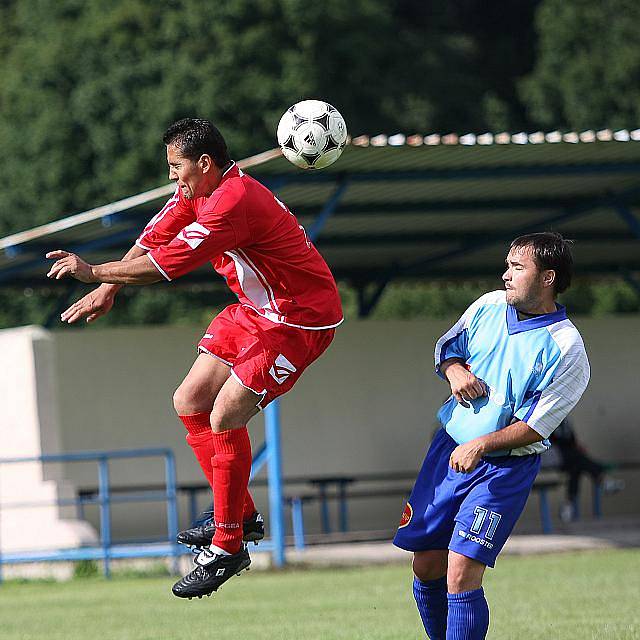 FRANTIŠKOV NAD PLOUČNICÍ (v červeném) porazil Jiřetín pod Jedlovou 5:2.