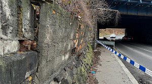 Porušená opěrná zeď v Kamenické ulici v Děčíně.