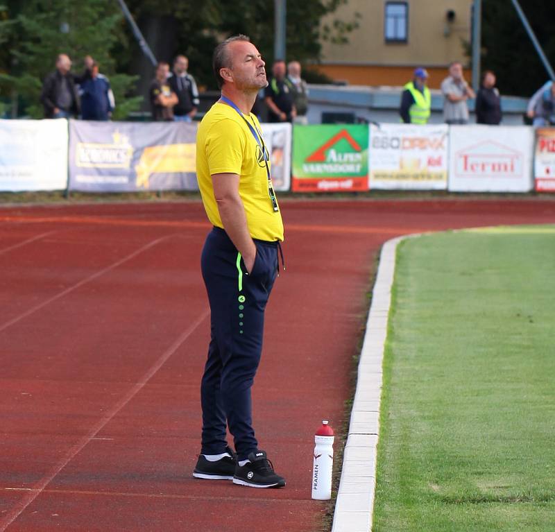 VÍTĚZSTVÍ. Varnsdorf (v modrém) porazil Hradec Králové 1:0.