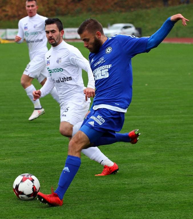 DERBY. Fotbalisté Varnsdorfu (v modrém) doma porazili Ústí nad Labem 1:0.