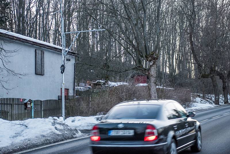 Vandalové poškodili radar na Studánce.