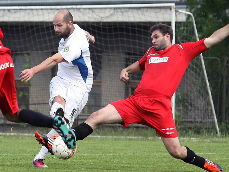 RUMBURK (v červeném) vyhrál v Neštěmicích 2:1.