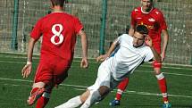 2:2. Fotbalisté Děčína (červené dresy) doma prohráli na penalty s V. Březnem.