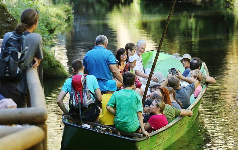 Do soutěsek ve Hřensku každoročně míří stovky tisíc turistů.