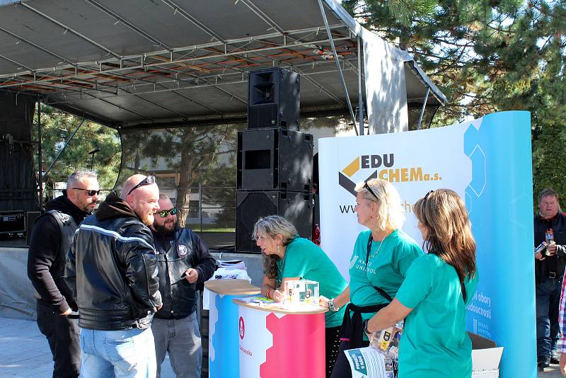 V sobotu se nejen na Mostecku uskutečnila spanilá jízda motorkářů UniRiders, která finančně pomohla třem těžce nemocným dětem.