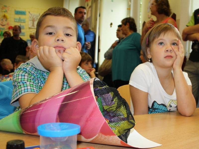 První školní den byl na Základní škole Na Stráni rušný. Do lavic tu usedlo 45 prvňáčků.