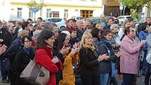 V Děčíně se opět sešli lidé protestující proti ministryni Marii Benešové.