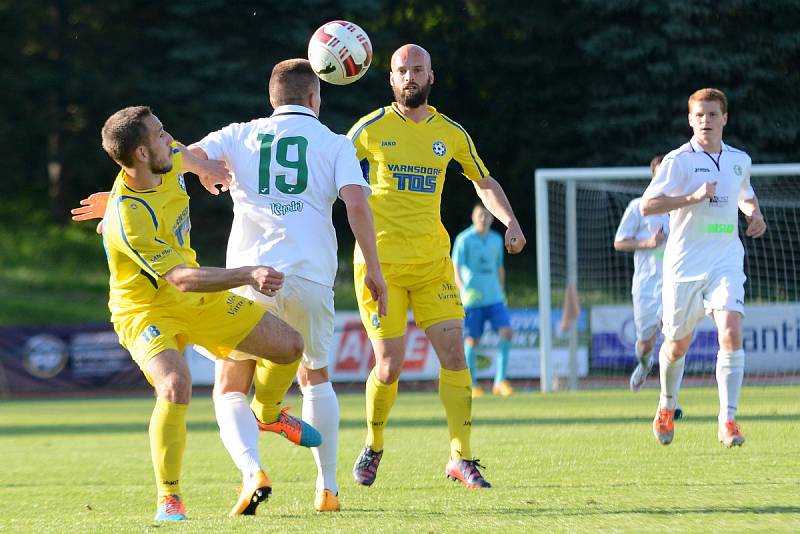 TŘI BODY JSOU DOMA. Varnsdorf (ve žlutém) porazil sestupující Most 3:1.