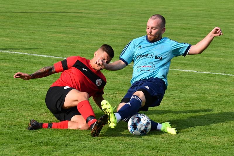 Jílové (v modrém) doma podlehlo Domoušicím 1:3.