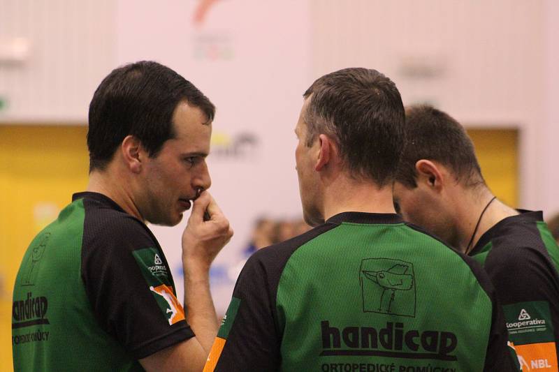 DERBY. Děčínští basketbalisté přivítali Ústí nad Labem.