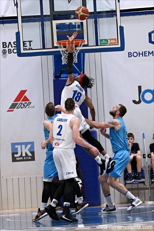 TĚSNÁ PORÁŽKA. Děčínští basketbalisté doma nestačili na Olomoucko.