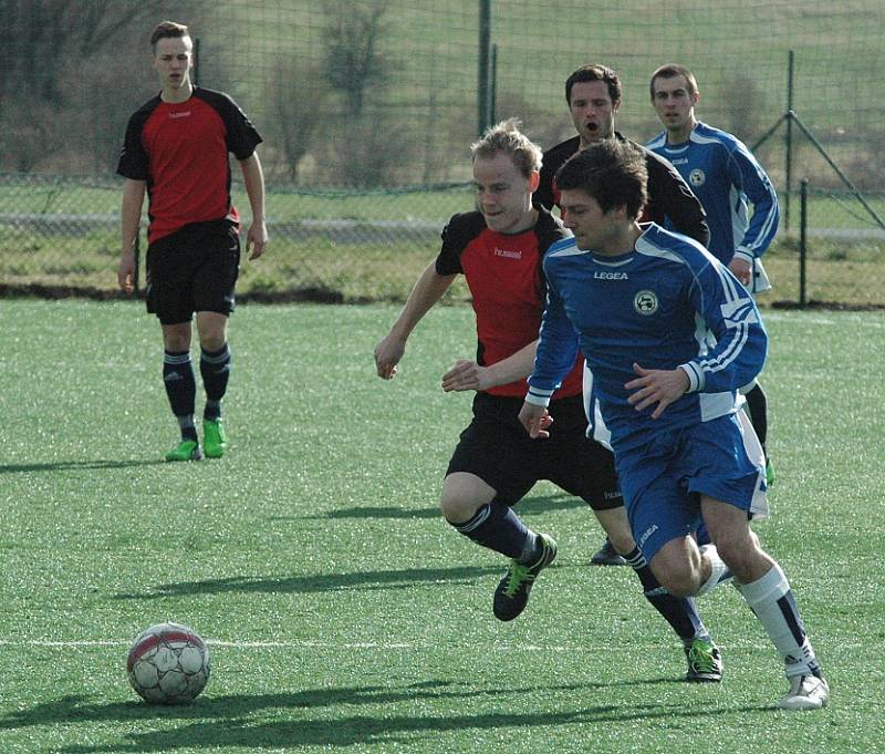 ČESKÁ KAMENICE (modré dresy) neoslnila a Srbicím podlehla 0:6.