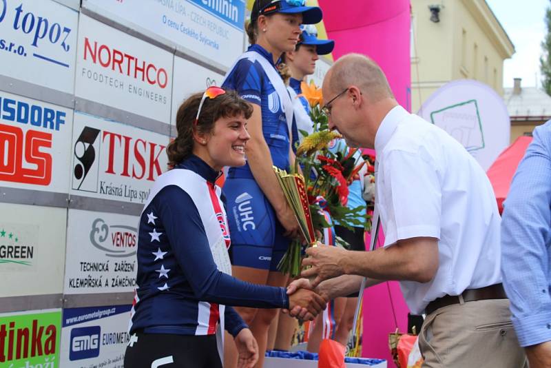 TOUR DE FEMININ 2017 - snímky z poslední etapy a závěrečného ceremoniálu.