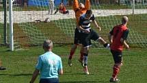 VÍTĚZSTVÍ. Dobkovice (v bílém) doma udolaly Hostovice 2:1.