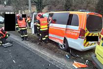 Nehoda sanitky a osobního auta v Martiněvsi.