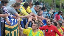 DERBY. Fotbalisté Varnsdorfu (ve žlutém) přivítali Ústí nad Labem