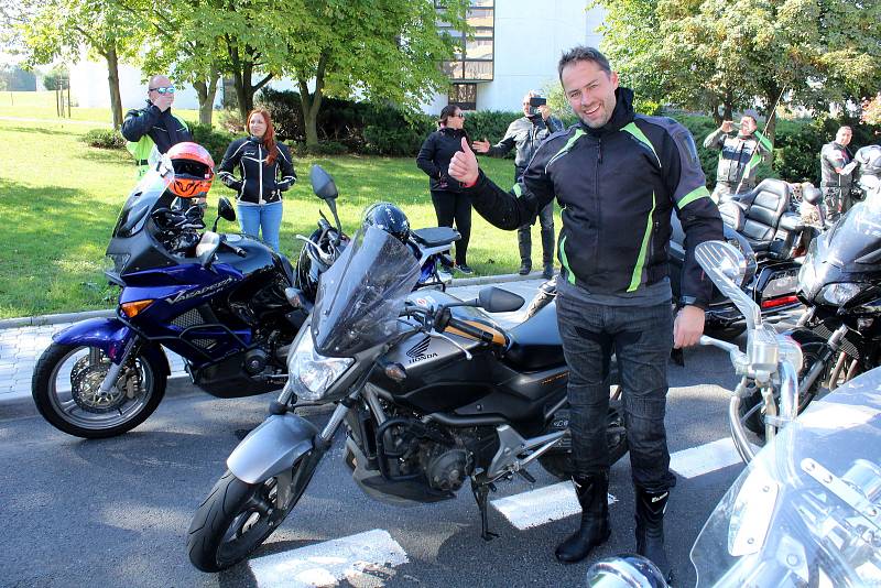 V sobotu se nejen na Mostecku uskutečnila spanilá jízda motorkářů UniRiders, která finančně pomohla třem těžce nemocným dětem.