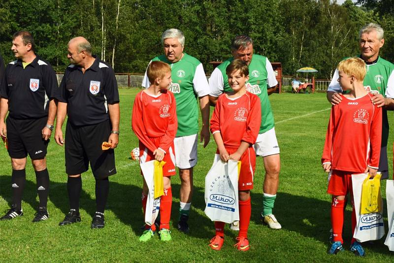 MIKULÁŠOVICKÉ OSLAVY zpestřila návštěva staré gardy pražských Bohemians.