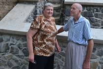 Manželé Věra a František Kosovi z Heřmanova už mohou spát klidněji.  Svah nad jejich rodinným domkem zabezpečil nový drenážní systém  s betonovými žlaby a kaskádovitým svodem vody do místního potoka. 