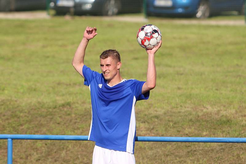 Fotbalisté Modré (modré dresy) překvapili v Srbicích výhrou 3:1.