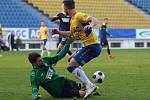 CENNÝ SKALP. Varnsdorf (tmavé dresy) porazil ligové Teplice 1:0.