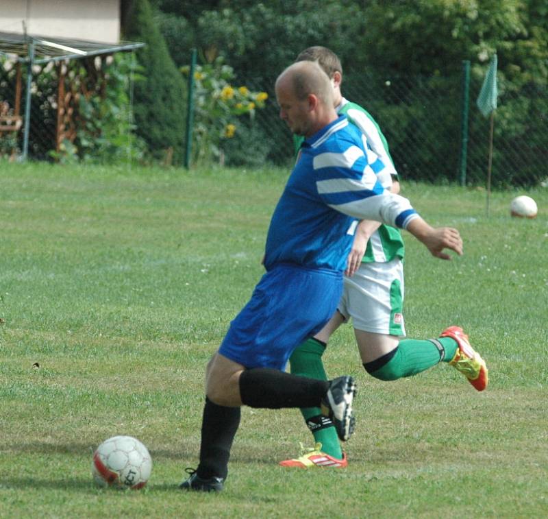 DOMA NEZKLAMALY. Dolní Habartice (zelená) doma porazily Bynovec 4:1.