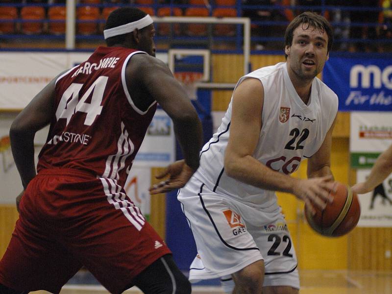 DĚČÍNŠTÍ BASKETBALISTÉ porazili Svitavy a chystají se na pondělní šlágr s Prostějovem.