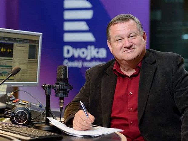 Jiří Petrášek externě pracuje také v rádiu. 