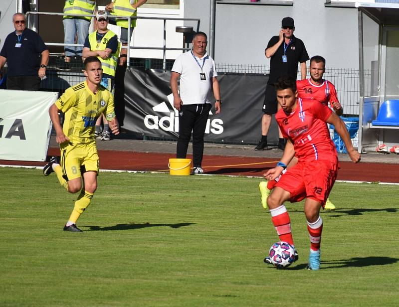 Záchrana! Fotbalisté Varnsdorfu doma ukopali potřebný bod a slaví setrvání ve druhé lize.