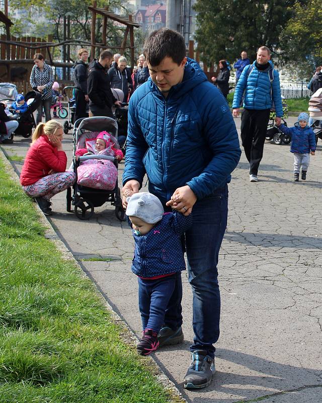 Závody kočárků na Střelnici v Děčíně.