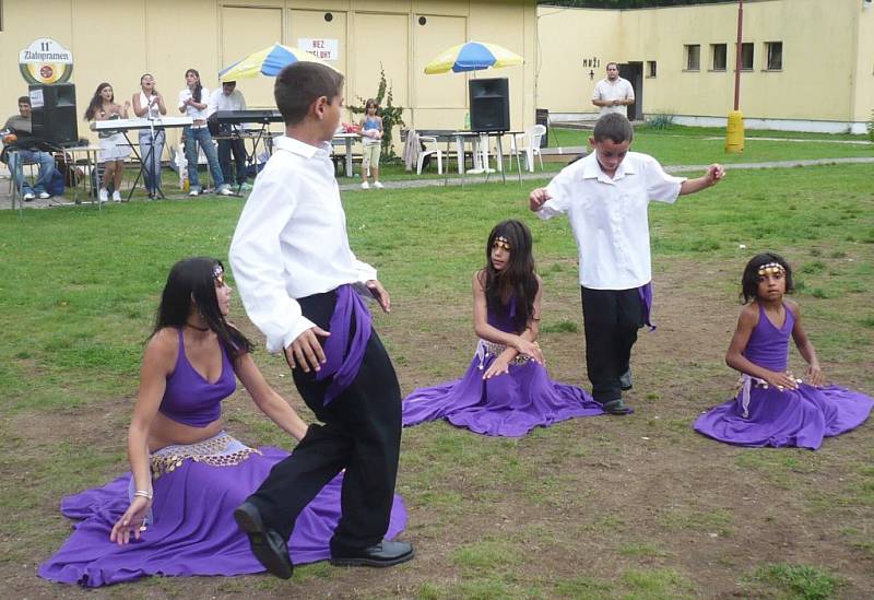 S létem se rozloučili tancem a zpěvem