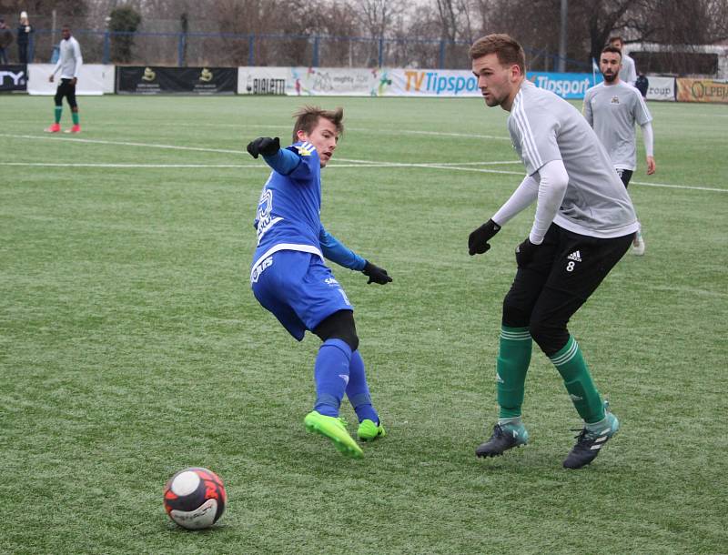 DOBRÝ VSTUP. Varnsdorf (v modrém) porazil Olympii Praha 2:0.