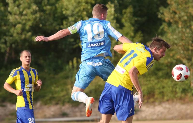 PŘEKVAPENÍ. Varnsdorf (v modrém) prohrál s Litoměřickem 0:2.
