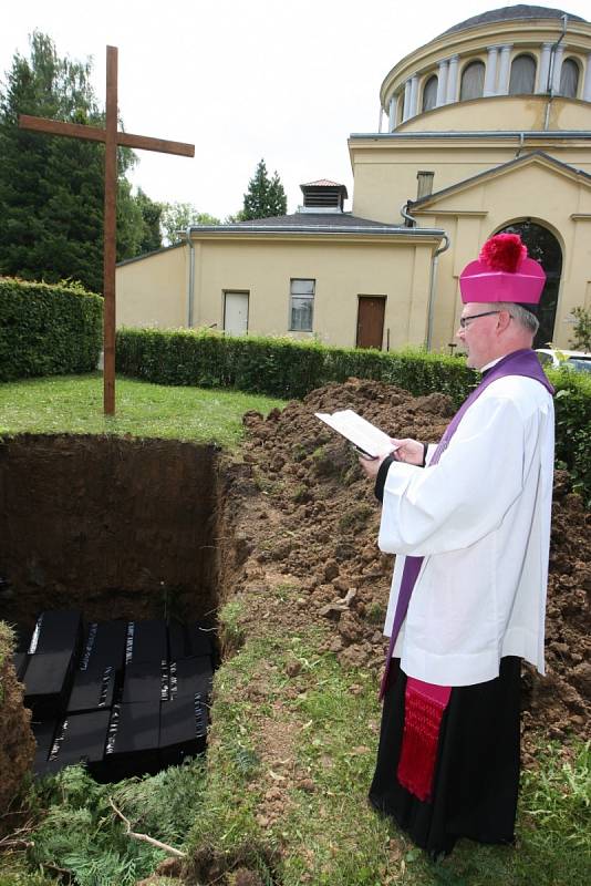 V Děčíně pohřbili téměř 400 původních obyvatel města, kteří v něm žili před 700 lety.