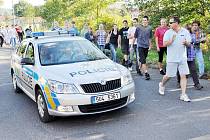 Lidé ve Varnsdorfu protestují proti sobotnímu policejnímu zákroku 