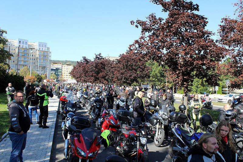 V sobotu se nejen na Mostecku uskutečnila spanilá jízda motorkářů UniRiders, která finančně pomohla třem těžce nemocným dětem.