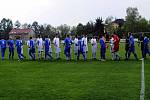 DERBY VÝBĚŽKU. Rumburk (v bílém) vyhrál ve Šluknově 3:1.