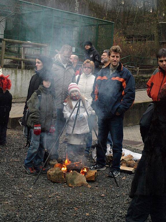 Čertovský rej na Pastýřské stěně byl i letos plný čertů, ale samozřejmě nechyběl ani Mikuláš s andělem. 