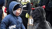 Čertovský rej na Pastýřské stěně byl i letos plný čertů, ale samozřejmě nechyběl ani Mikuláš s andělem. 