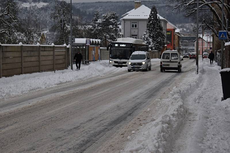 Děčín zasypal v noci na pondělí 8. února sníh.