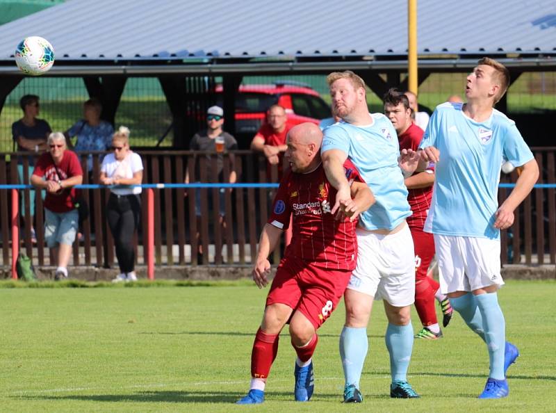 Šluknov (v červeném) v rámci oslav založení klubu porazil 2:1 Skalici.