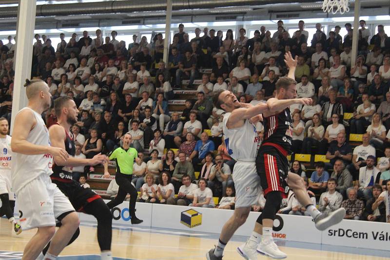 Sport basketbal 3. semifinále Děčín - Svitavy