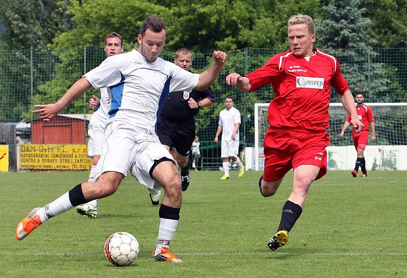 RUMBURK (v červeném) vyhrál v Neštěmicích 2:1.