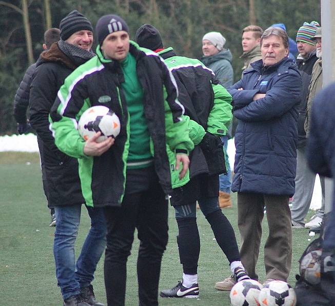 BEZ PŘEKVAPENÍ. Fotbalisté Varnsdorfu (ve žlutém) porazili Nymburk 3:0.