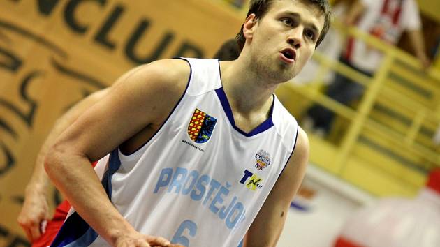 MATEJ VENTA. Výraznou posilou BK Děčín je právě tento 29letý slovinský rozehrávač. V NBL nastupoval v dresu Nového Jičína, Nymburka, Prostějova a naposledy Jindřichova Hradce.