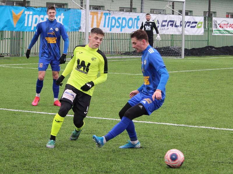 Fotbalisté Varnsdorfu (v modrém) porazili 2:1 Ústí nad Labem.