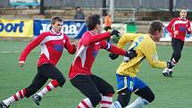 ŠKODA. Fotbalisté Varnsdorfu (v červeném) prohráli 0:2 s Teplicemi.