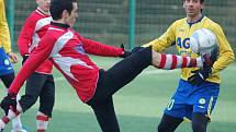 ŠKODA. Fotbalisté Varnsdorfu (v červeném) prohráli 0:2 s Teplicemi.