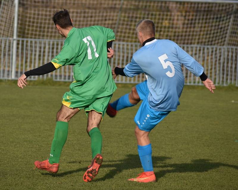 Malšovice B (zelené dresy) v rámci okresní soutěže doma porazily Českou Kamenici B 6:0.